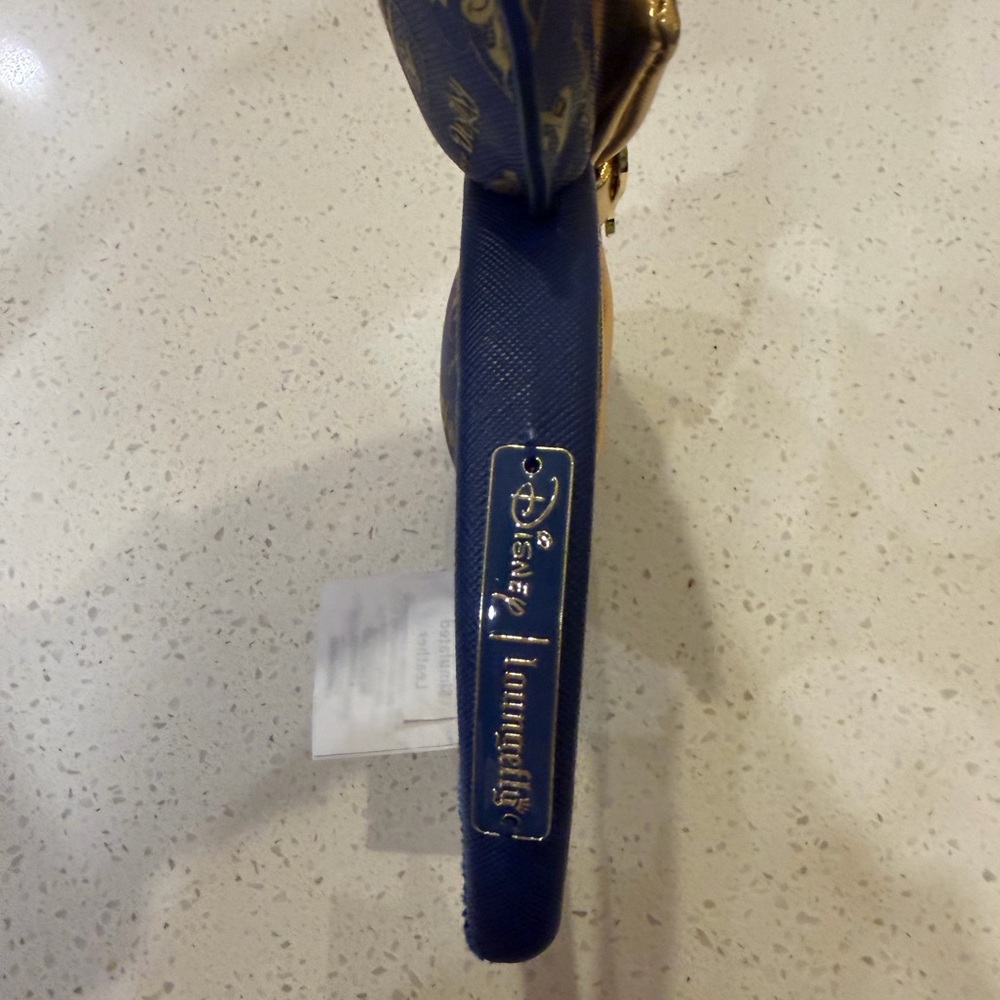 Disney Destiny Loungefly Mouse Eats - Picture 2 of 2